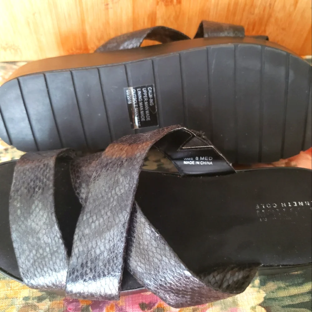 Kenneth Cole Snake Print Calm-ing Open Toe Casual Slip On Sandals 8